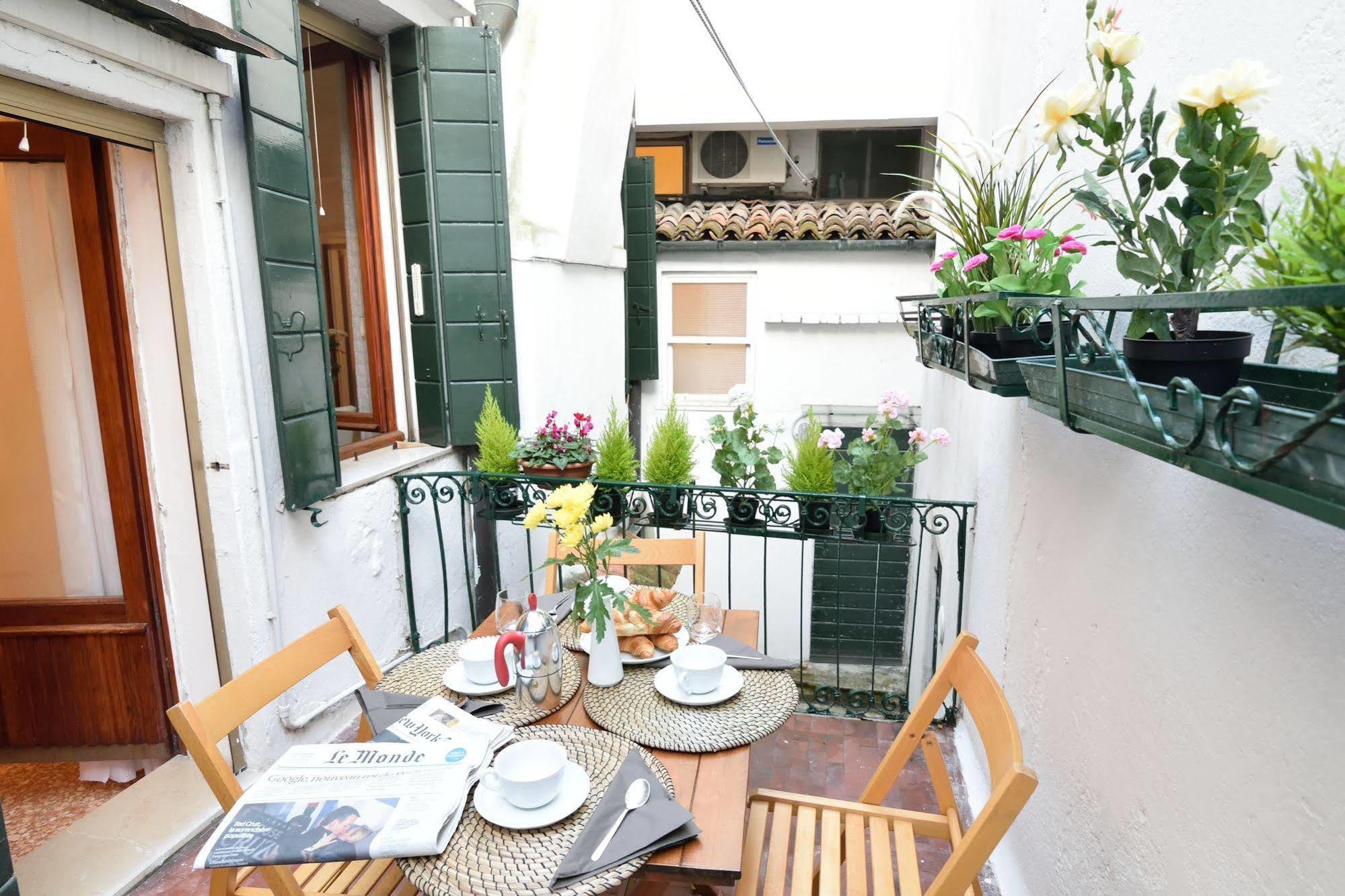 Venice Life Bagian luar foto